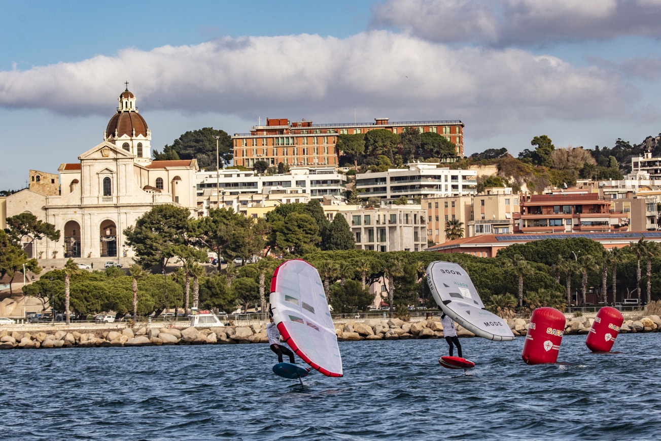 “Foil International Academy Trophy” si chiude con grande successo la sardinia sailing cup 2023 waszp, vince lo svedese hanno serifert podio italiano per il wingfoil