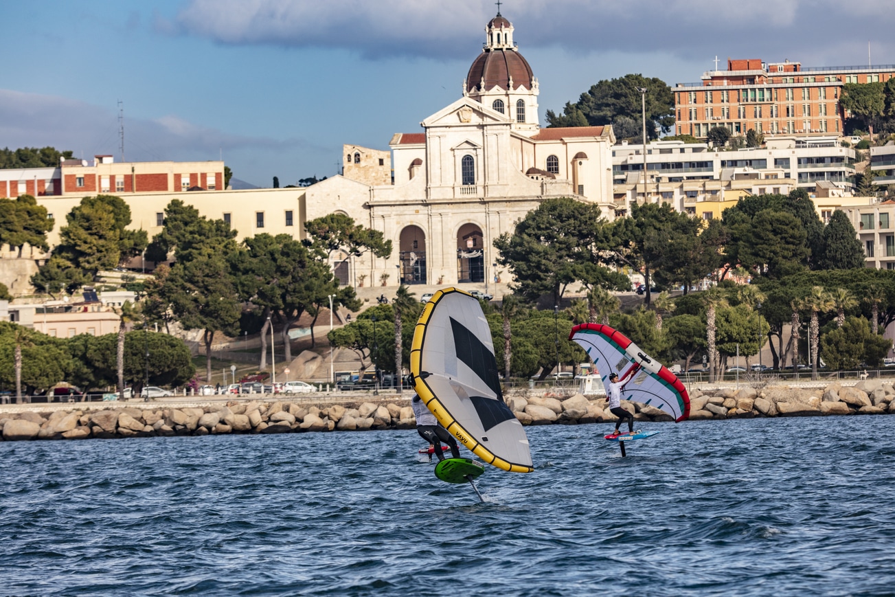 “Foil International Academy Trophy” si chiude con grande successo la sardinia sailing cup 2023 waszp, vince lo svedese hanno serifert podio italiano per il wingfoil