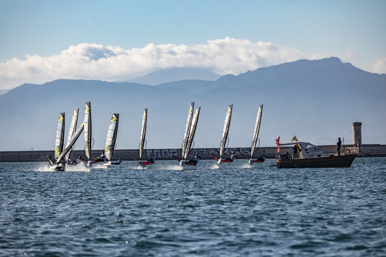 “Foil International Academy Trophy” si chiude con grande successo la sardinia sailing cup 2023 waszp, vince lo svedese hanno serifert podio italiano per il wingfoil